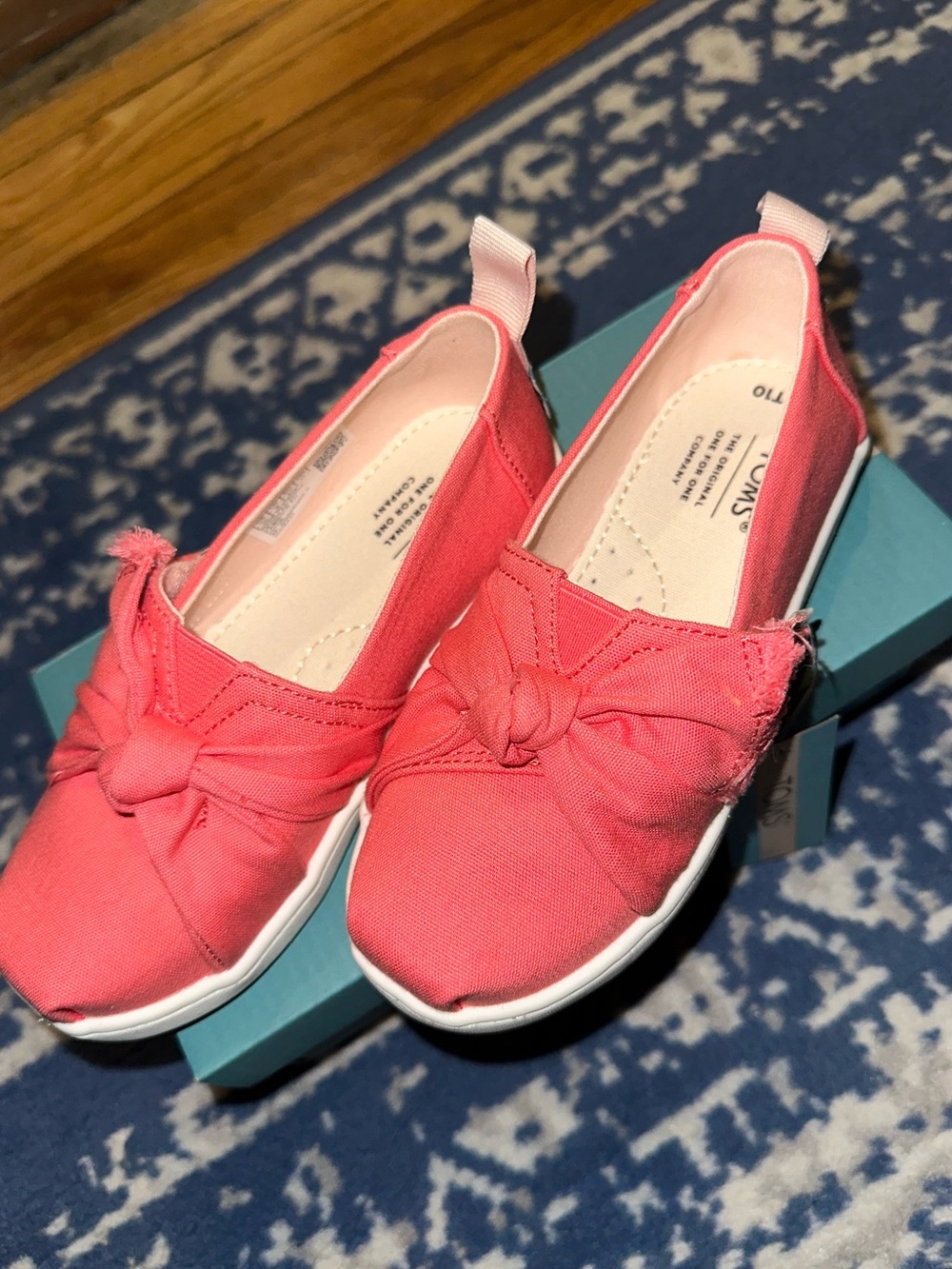 TOMS Kids Coral Canvas Knot Slip-Ons - Picture 2 of 4